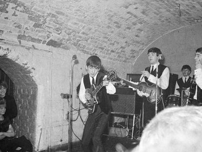 Los Beatles, en uno de sus conciertos de la década de los sesenta en La Caverna, en Liverpool. © 2016 Apple Corps Limited