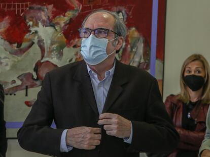 El candidato socialista a las elecciones autonómicas madrileñas, Ángel Gabilondo, este domingo, en un acto de partido en Fuenlabrada (Madrid).