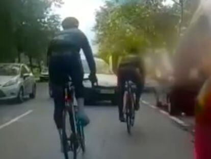 Uno de los deportistas grabó el accidente con una cámara que llevaba en el frontal de la bicicleta