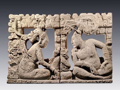 Pieza de un trono de la cuenca del río Usumacinta que se exhibe en la muestra 'Las vidas de los dioses: la divinidad en el arte maya'.