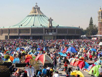 Miles de peregrinos llegan este lunes a la Basílica de Guadalupe.