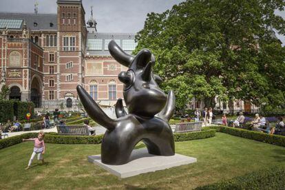 'Pájaro lunar', escultura de Joan Miró en el Rijkmuseum, de Ámsterdam.