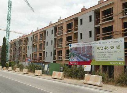 Nuevas casas en construcción en la población gerundense de Ceirà.