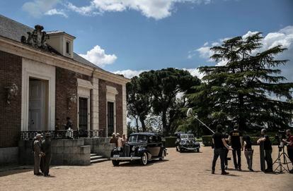 Un momento del rodaje de la serie en la Quinta del Duque del Arco, en El Pardo.