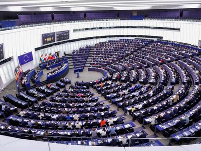 El hemiciclo del Parlamento Europeo, en Estrasburgo, durante una de las votaciones de hoy.