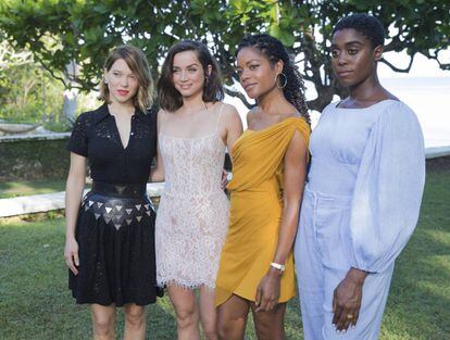 De izquierda a derecha: las actrices Lea Seydoux, Ana de Armas, Naomie Harris y Lashana Lynch, en la presentación del cartel de la última entrega de la saga de James Bond, en Jamaica, este jueves. 