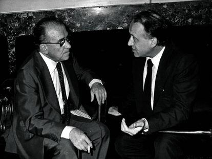 El dirigente del PCE Santiago Carrillo con Xabier Arzalluz, líder histórico del PNV, en julio de 1978.