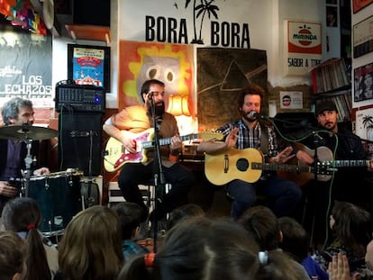 Concierto del grupo Ni&ntilde;os Mutantes en Disco Bora-Bora.