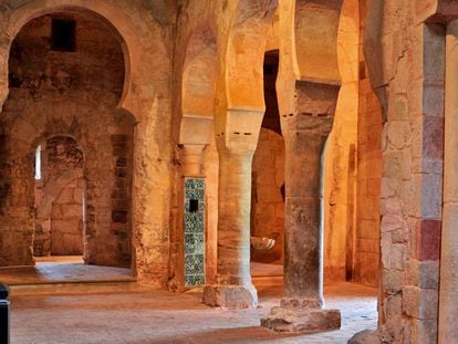 Columnas con arcos mozárabes en el monasterio de Suso, en la localidad riojana de San Millán de la Cogolla.