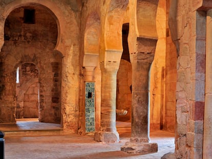 Columnas con arcos mozárabes en el monasterio de Suso, en la localidad riojana de San Millán de la Cogolla.