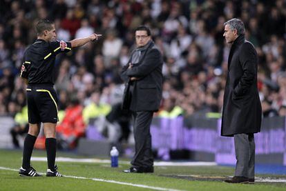 El árbitro expulsa a Mourinho