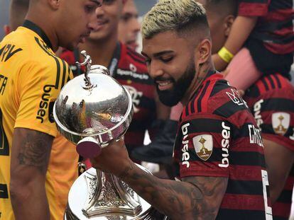 Gabriel Barbosa, con la Copa Libertadores.