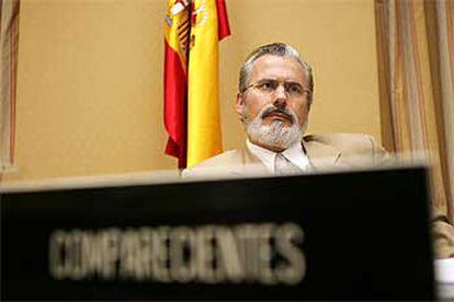El juez Baltasar Garzón, momentos antes de su comparecencia en la comisión parlamentaria que investiga el 11-M.