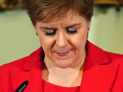 La ministra principal de Escocia, Nicola Sturgeon, durante el anuncio de su dimisión, este miércoles en Edimburgo.