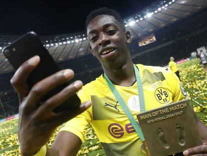 Ousmane Demb&eacute;l&eacute;, nuevo jugador del FC Barcelona, en una imagen con el Borussia Dortmund.