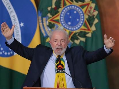 Lula da Silva durante el discurso en el que anunció las medidas para frenar la deforestación, en Brasilia, este lunes.