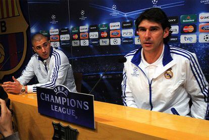 Benzema y Karanka, en los instantes previos a la rueda de prensa en el Camp Nou.