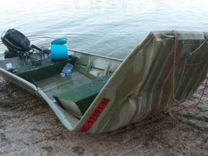 Una de las dos emabarcaciones que han colisionado este viernes en el pantano de Mequinenza.