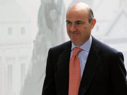 El ministro de Economía y Competitividad, Luis de Guindos, ha anunciado hoy que en las próximas semanas el Consejo de Ministros aprobará una mejora de la dotación presupuestaria para 2013 en investigación, desarrollo e innovación (I+D+i), una partida que alcanzará los 104 millones de euros. EFE/Archivo