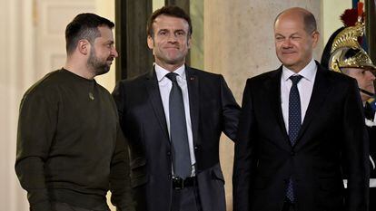 Los presidentes de Ucrania, Volodímir Zelenski; Francia, Emmanuel Macron; y el canciller alemán, Olaf Scholz, el pasado mes de febrero en París.