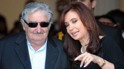 El presidente uruguayo, José Mujica, y su homóloga argentina, Cristina Fernández.