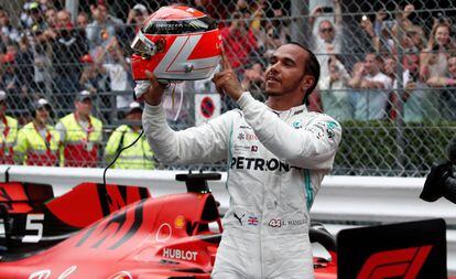 Hamilton celebra su victoria en el GP de Mónaco.