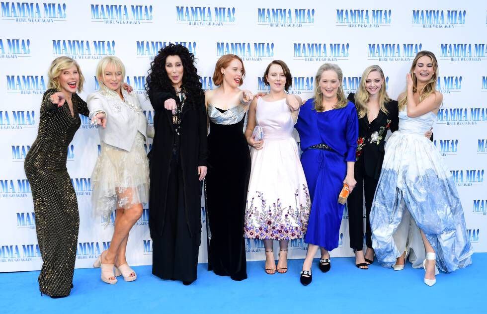 Christine Baranski, Judy Craymer, Cher, Jessica Keenan Wynn, Alexa Davies, Meryl Streep, Amanda Seyfried y Lily James en el estreno de 'Mamma Mia! Una y otra vez!