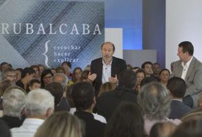 Rubalcaba, durante su intervención en un encuentro con simpatizantes en Vigo.