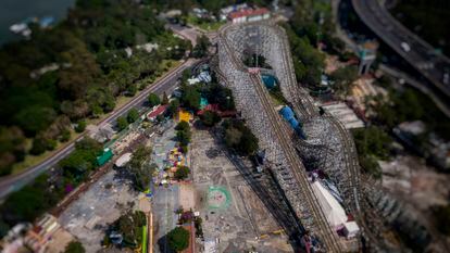 Vista aérea de las instalaciones del parque de atracciones del bosque de Chapultepec.