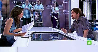 La periodista Ana Pastor entrevista a Pablo Iglesias.