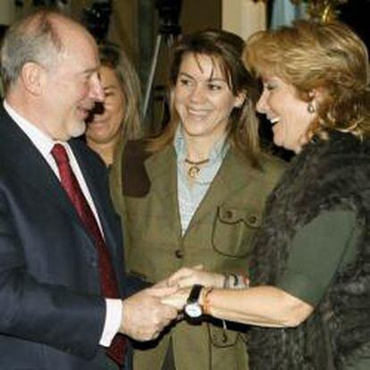Rodrigo Rato, presidente de Caja Madrid, junto con María Dolores de Cospedal y Esperanza Aguirre.