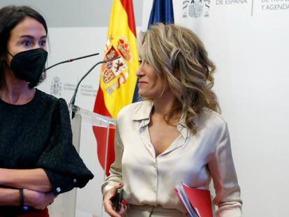 La ministra de Transportes, Raquel Sánchez (derecha), junto a la secretaria de Estado, Isabel Pardo de Vera. 