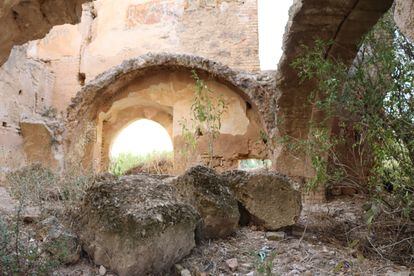 Interior en ruinas del monasterio de Santa Eulalia. 