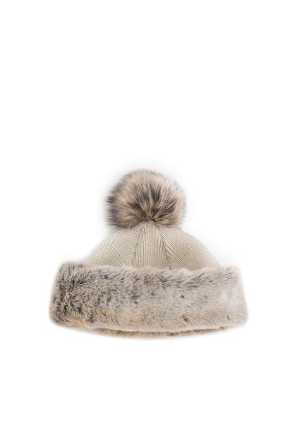 Gorro de pelo (19,99 €), de OYSHO.