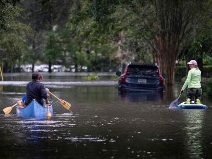Calle inundada tras el paso del huracán Ian en Orlando el 29 de septiembre.