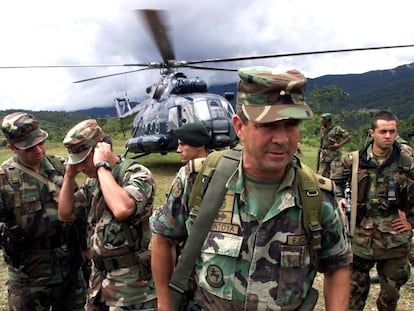 El excomandante de las fuerzas armadas de Colombia, Mario Montoya, en Larandia, en 2001.