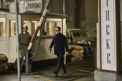 A series about spies in the Cold War is nothing without a good check point.