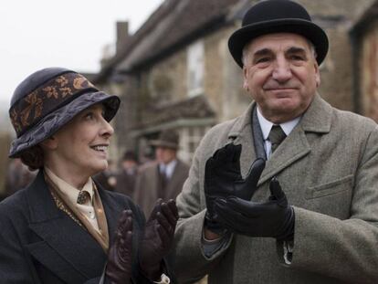 Phyllis Logan y Jim Carter, en 'Downton Abbey'.