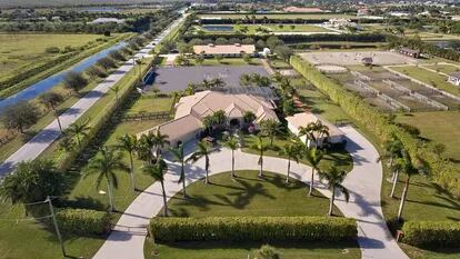 Casa ubicada en Palm Beach, Florida, adquirida a un precio de casi cinco millones de dólares en 2019.