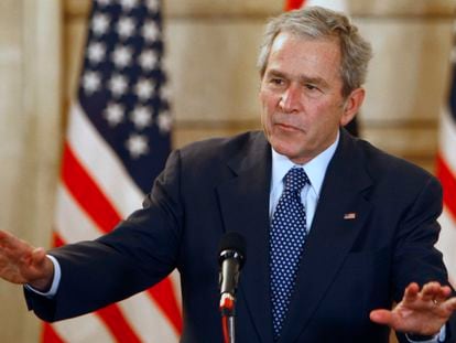 El entonces presidente George W. Bush, durante una conferencia de prensa en Bagdad en diciembre de 2008.