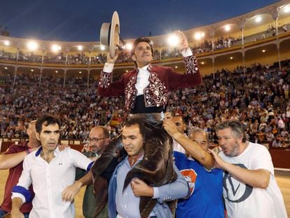 Diego Ventura, a hombros tras su encerrona en Las Ventas.