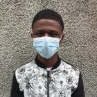 A Mamadu Wuria le asusta el agua, aunque vive rodeado de ella. En 2019 dejó Sierra Leona y emprendió una ruta por cuatro países hasta llegar a Dajla. Allí trabajó seis meses en la industria de la sardina hasta que en febrero de 2020 consiguió los 1.700 euros que le costaba subirse una patera. Más agua. “Yo no sabía que Gran Canaria era una isla. Solo conocía las Palmas por el equipo de fútbol”. Wuria acaba de cumplir un año en la isla:“Solo quiero salir de aquí y dejar de ver el agua por todas partes”.