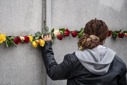 Alemania ha recordado este martes los tres aniversarios del 9 de noviembre, una fecha en la que confluyen desde la proclamación de la República en 1918 hasta los pogromos nazis de 1938 y la caída del muro de Berlín, en 1989.