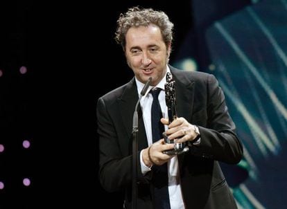 Paolo Sorrentino, con el premio a mejor direcci&oacute;n de la Academia del Cine Europeo.