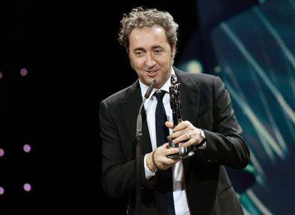 Paolo Sorrentino, con el premio a mejor dirección de la Academia del Cine Europeo.
