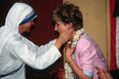 Diana visitó Calcuta y quedó atrapada por lo que vio. De allí nació una gran relación con la madre Teresa.