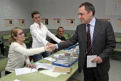 Rafael Simancas, en su colegio electoral.