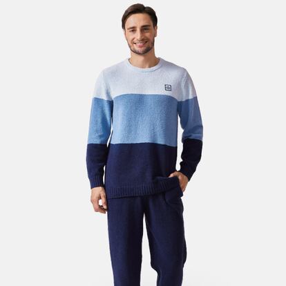 Artículo de EL PAÍS Escaparate en el que se describen una docena de pijamas polares masculinos.