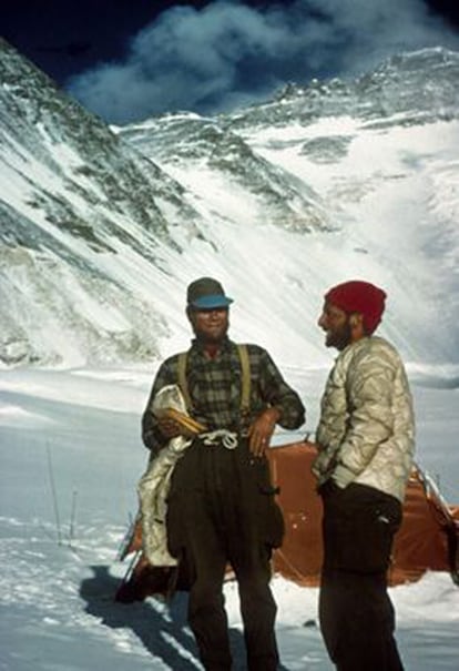 Unsoeld (a la izquierda) y Horbein en el Everest, en 1963.