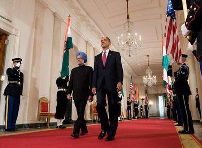 El presidente Obama y el primer ministro indio, Manmohan Singh, ayer en la Casa Blanca.